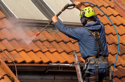 Démoussage et hydrofuge de toiture au Girouard